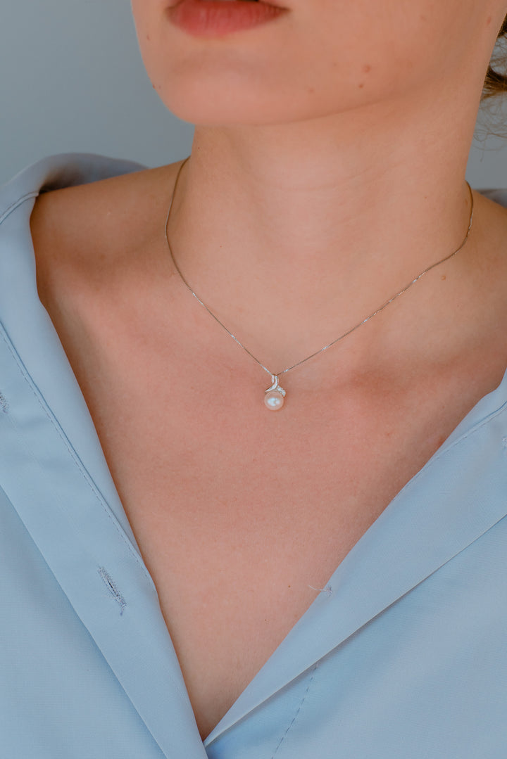 Comete Gold Necklace with Pearls and Diamonds GLP610