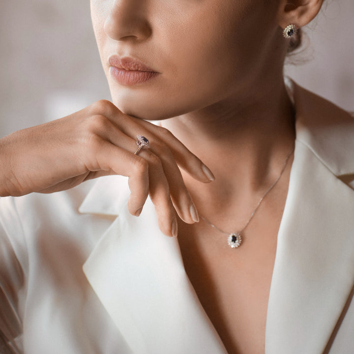 Comete Necklace in Gold, Diamonds and Oval Blue Sapphire GLB1601