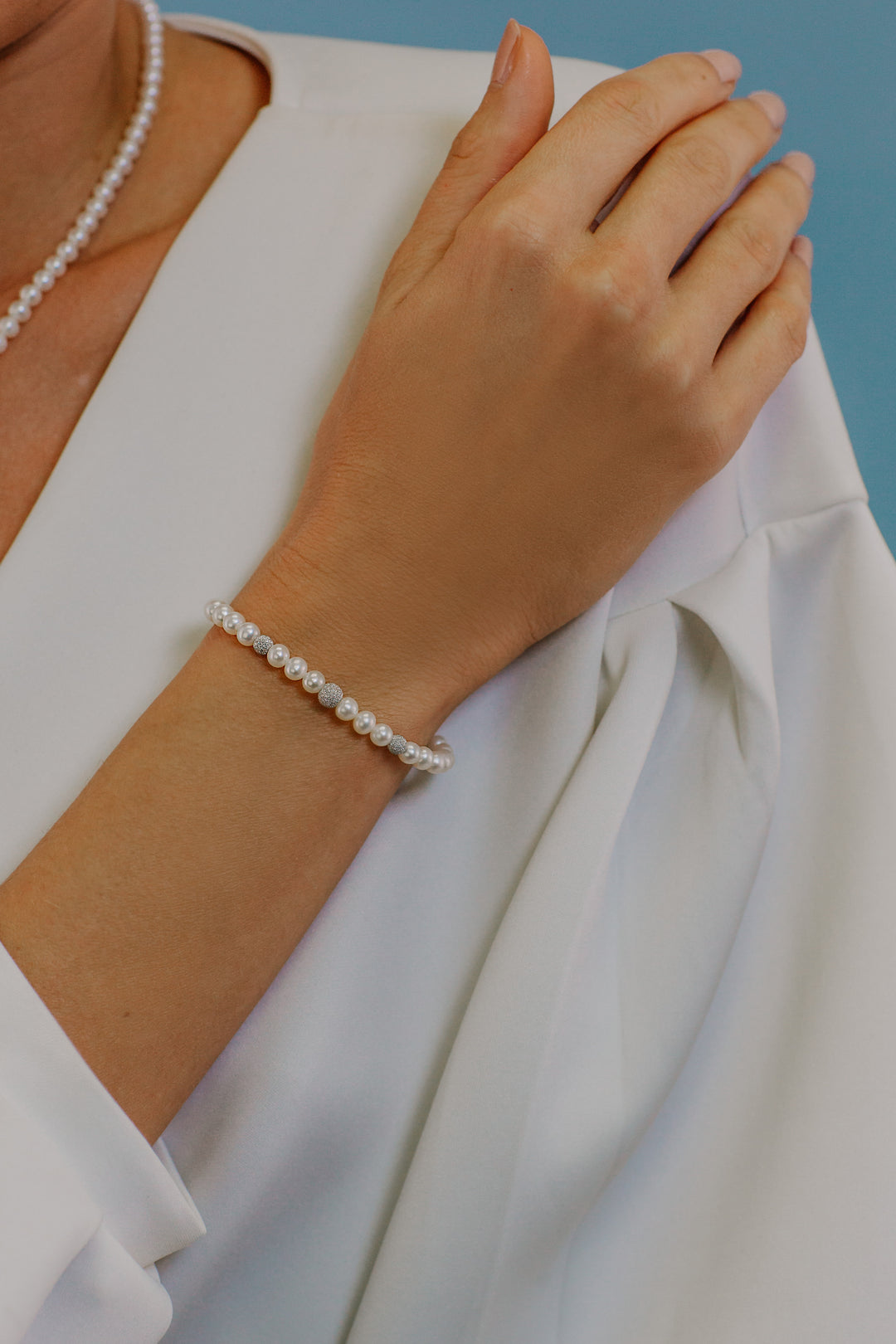 Comete Bracelet with Freshwater Pearls in Gold and Diamond Spheres BRQ195B