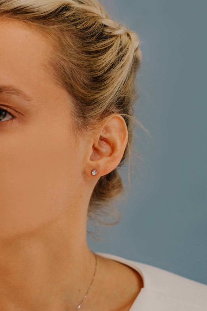 Comete Round light point earrings in gold and diamonds ORB908