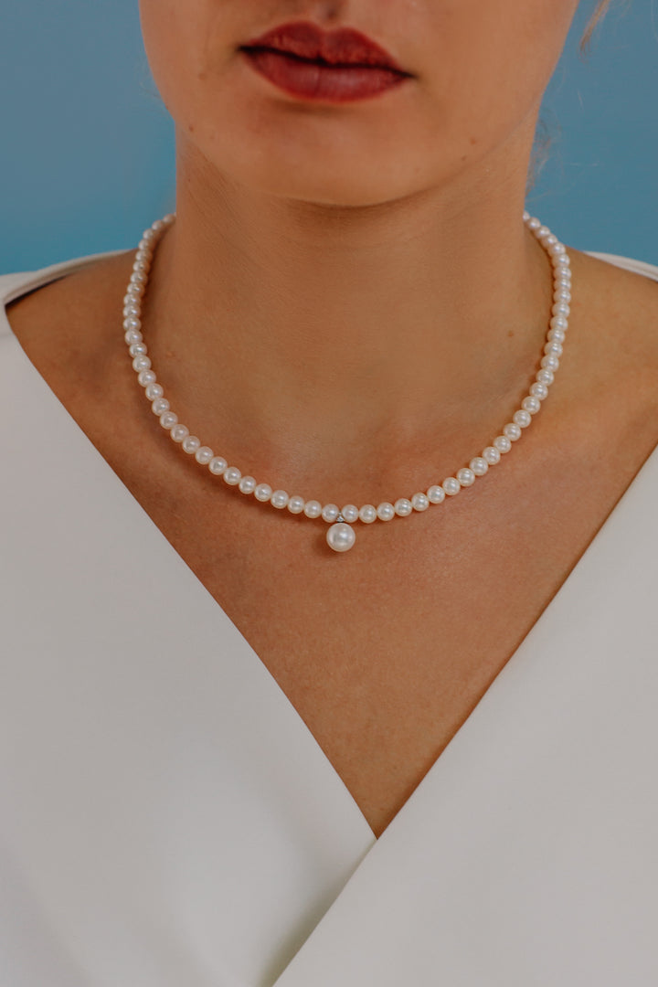 Comete Necklace Freshwater Pearl Strand in Gold and Diamond FWQ 265