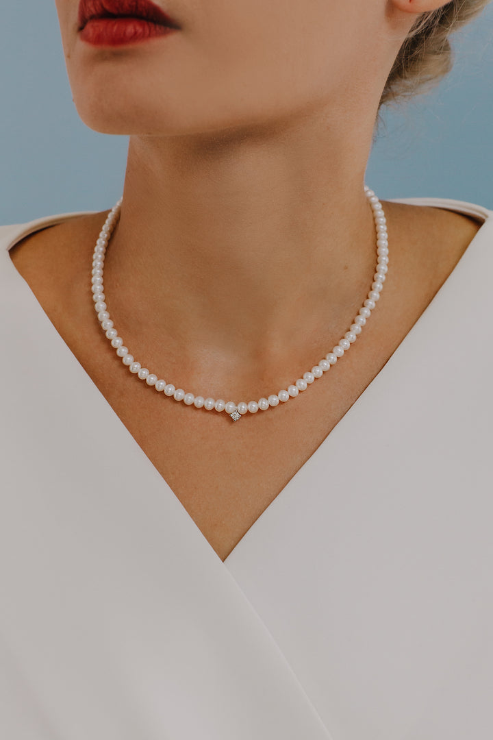 Comete Acquadolce Pearl Strand Necklace in Gold and Diamond FWQ320