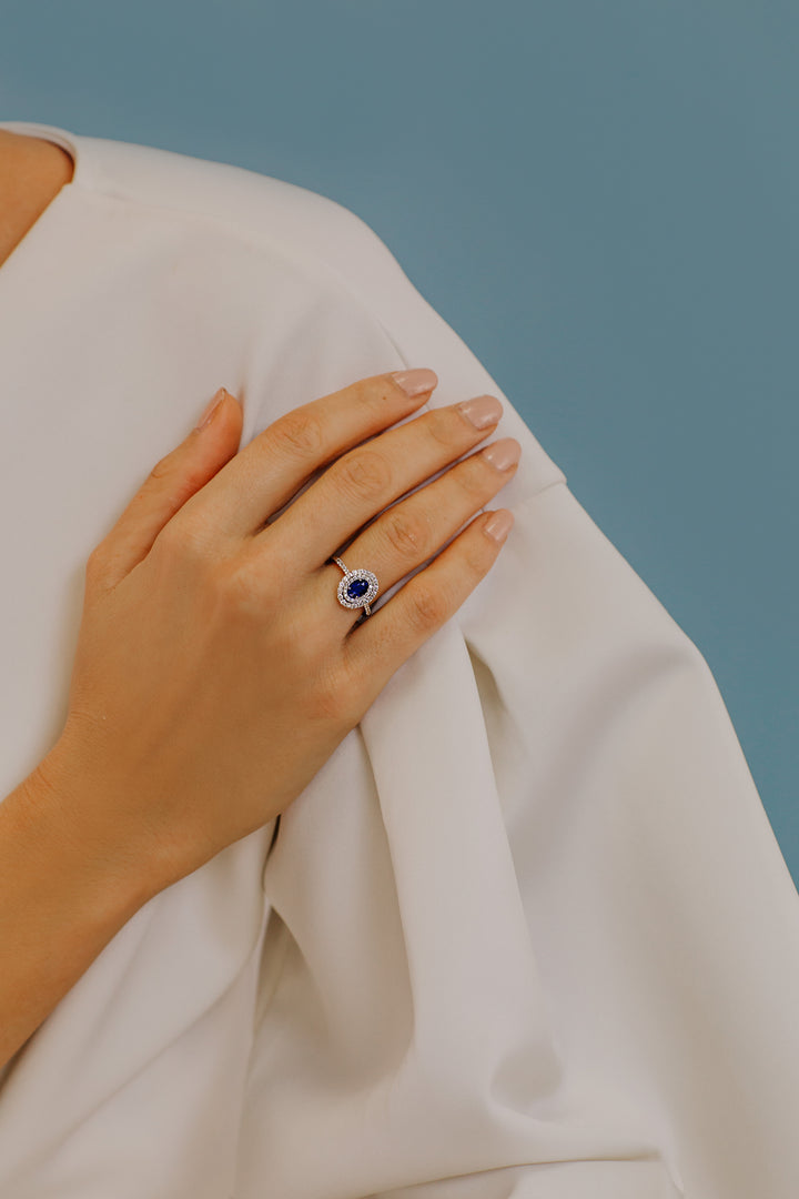 Comete Ring in Gold, Diamonds and Oval Blue Sapphire ANB2419