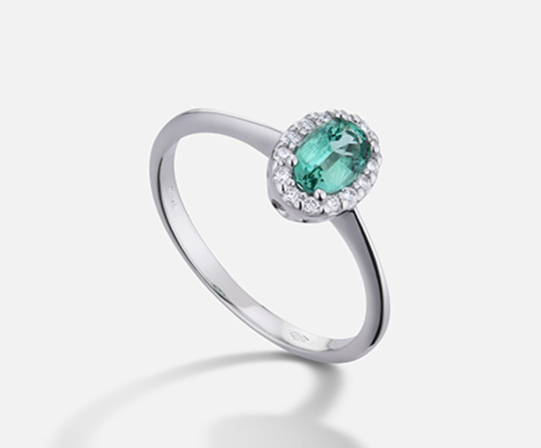 Nihama an 18k oval emerald 6x4 ct.0.30 dia ct.0.09 NA5115O4BE