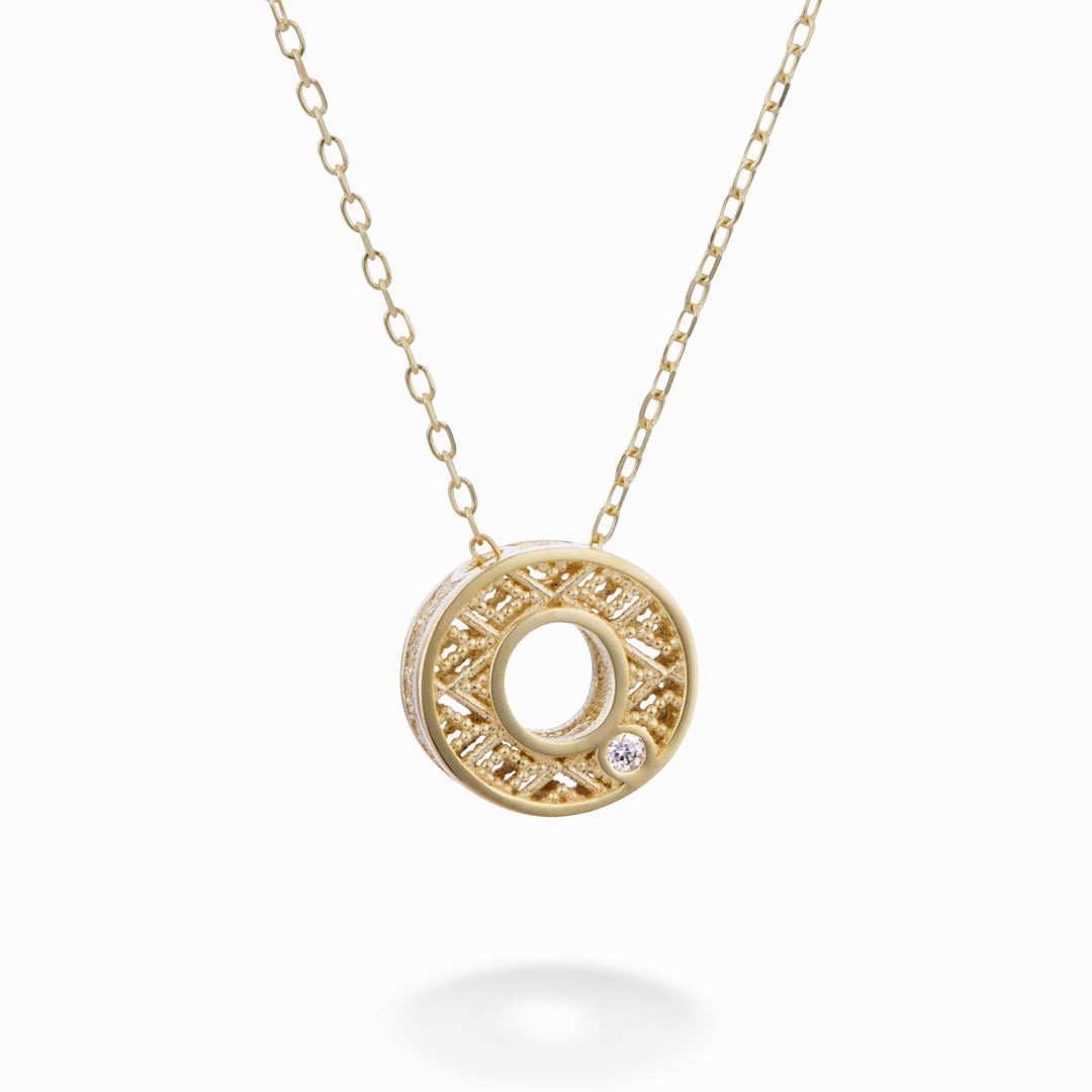 Nihama cl 18k letter o yellow gold diam. ct.0,01 NDLETOO1