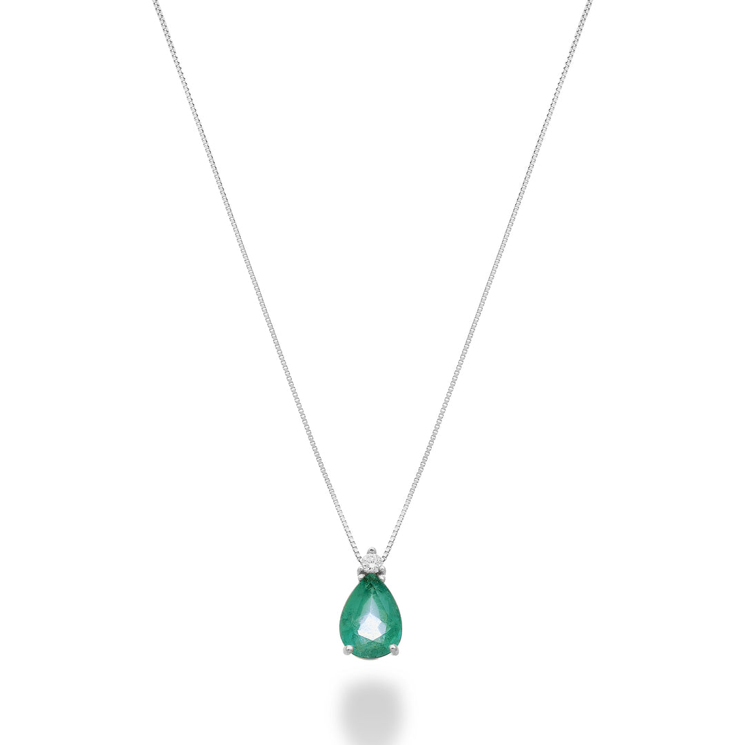 Nihama cl 18k oval emerald 7x5 with three diamonds ND5189O4BE