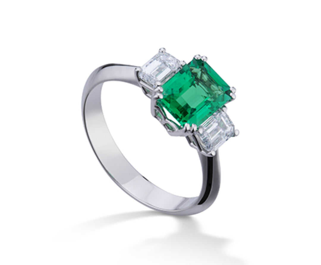 X-Diamond an 18kt trilogy emerald lab octagonal 8x6 ct. 1.40 diamonds size. emerald total ct. 0.85 LXDACL093SME68O4