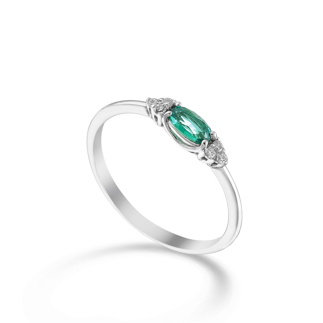 Nihama an 9k oval emerald 5x3 arranged along and side diamonds NA5212R4BE