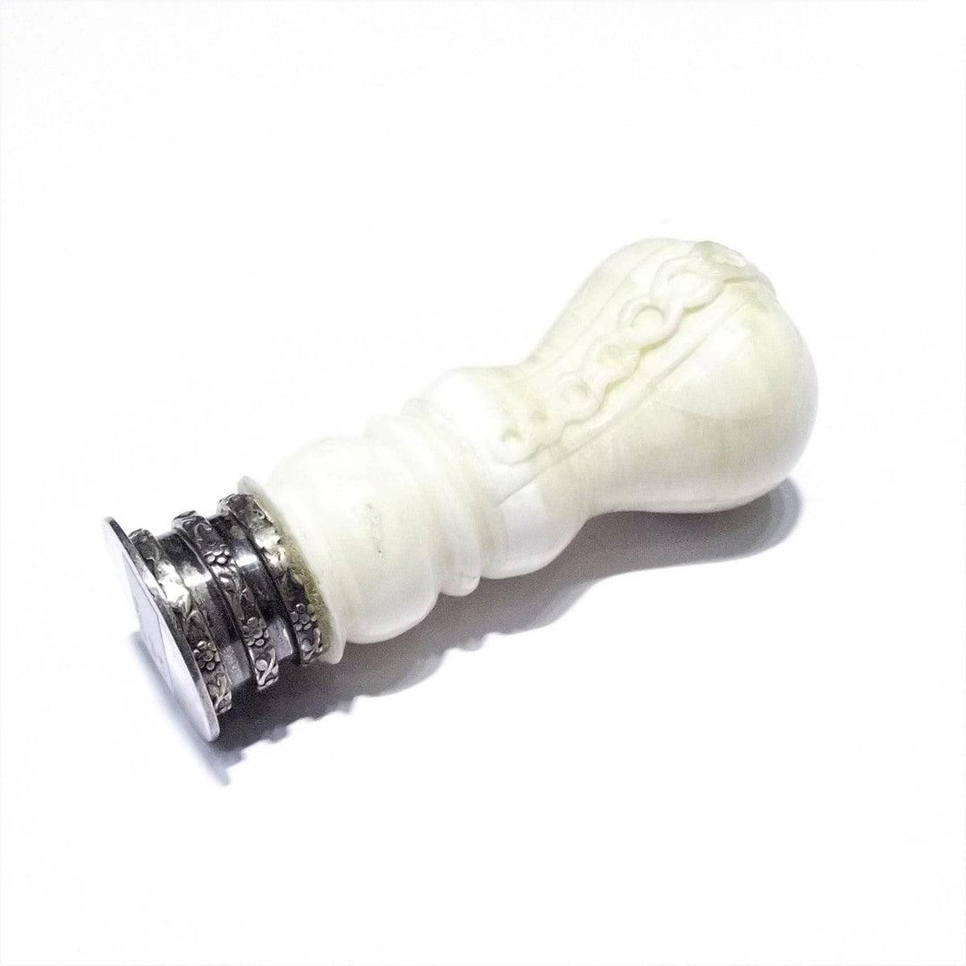 Sigillo in corno bianco base argento 925 brunito A-OS046 - Gioielleria Capodagli
