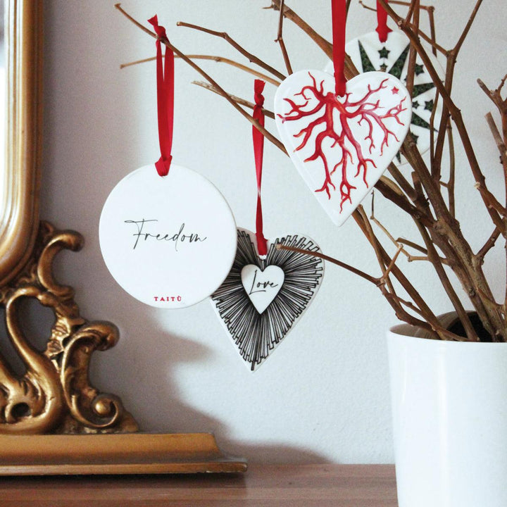 Taitù decorazione cuore Love 8,5x10cm porcellana Fine Bone China 12-6-22-D - Gioielleria Capodagli